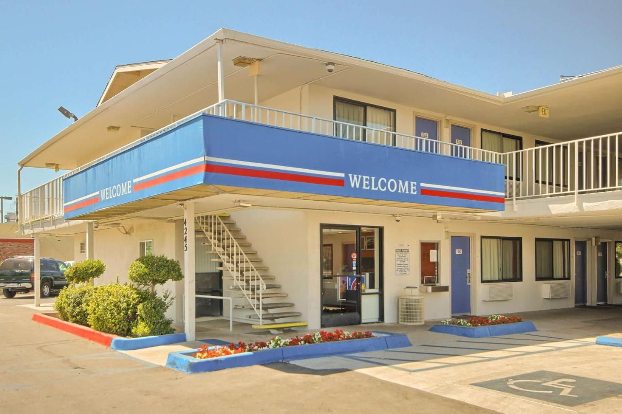 Motel 6-Fresno, Ca - Blackstone North מראה חיצוני תמונה